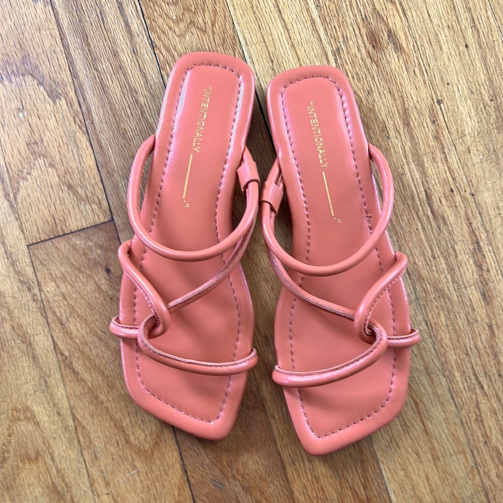 NWOB Intentionally Blank Willow Slide Sandals